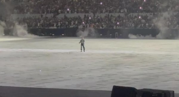 富灯网配资 知名歌手被大喊退票，主办方深夜道歉