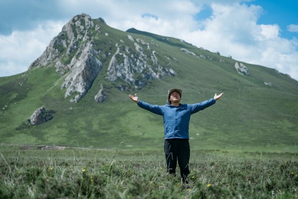 启泰网 拼多多西进行动深入青海牧区，快递驿站成草原牧民打卡新地标