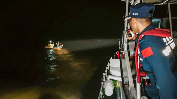 亿海配资 手机信号深夜同时消失，半年出海7次未带回1条鱼！警方跨省追查，特大犯罪集团浮出水面